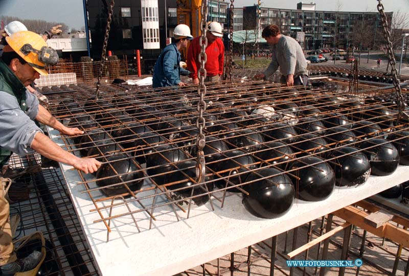 99040102.jpg - COBOUW : DORDRECHT:01-04-1999:MULIFUNTIONEEL CENTRUM IN AAN BPOUW STADSPOLDERS DORDRECHT MET BUDDELDECK VLOERENDeze digitale foto blijft eigendom van FOTOPERSBURO BUSINK. Wij hanteren de voorwaarden van het N.V.F. en N.V.J. Gebruik van deze foto impliceert dat u bekend bent  en akkoord gaat met deze voorwaarden bij publicatie.EB/ETIENNE BUSINK