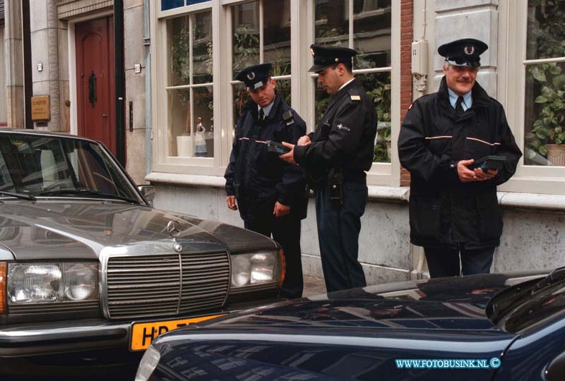 99040901.jpg - DE STEM VAN DORDT :DORDRECHT:09-04-1999:NIEWE PARKEERWACHTER ZIJN HET STRAAT BEELD VAN DORDT ZE WORDEN BIJ PROCOM GEHUURDDeze digitale foto blijft eigendom van FOTOPERSBURO BUSINK. Wij hanteren de voorwaarden van het N.V.F. en N.V.J. Gebruik van deze foto impliceert dat u bekend bent  en akkoord gaat met deze voorwaarden bij publicatie.EB/ETIENNE BUSINK