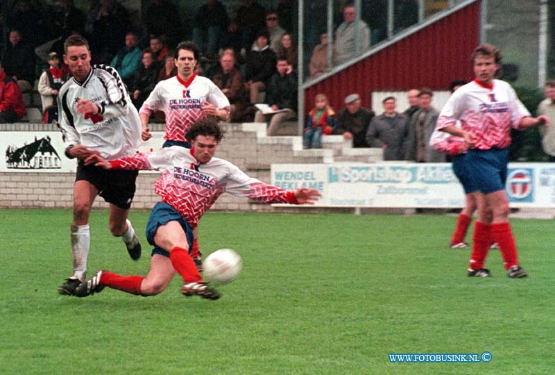 99041009.jpg - DE DORDTENAAR SPORT:AALST:10-04-1999:VOETBAL WESTRIJD RHODA BOYS BOMMELENERWAARD-ASWHDeze digitale foto blijft eigendom van FOTOPERSBURO BUSINK. Wij hanteren de voorwaarden van het N.V.F. en N.V.J. Gebruik van deze foto impliceert dat u bekend bent  en akkoord gaat met deze voorwaarden bij publicatie.EB/ETIENNE BUSINK