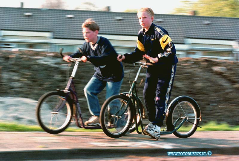 99041606.jpg - DE DORDTENAAR :H.I AMBACHT:16-04-1999:HERVORMD JEUGTCENTRUM VIJFERHOF 20 DE STEPMARATHONDeze digitale foto blijft eigendom van FOTOPERSBURO BUSINK. Wij hanteren de voorwaarden van het N.V.F. en N.V.J. Gebruik van deze foto impliceert dat u bekend bent  en akkoord gaat met deze voorwaarden bij publicatie.EB/ETIENNE BUSINK