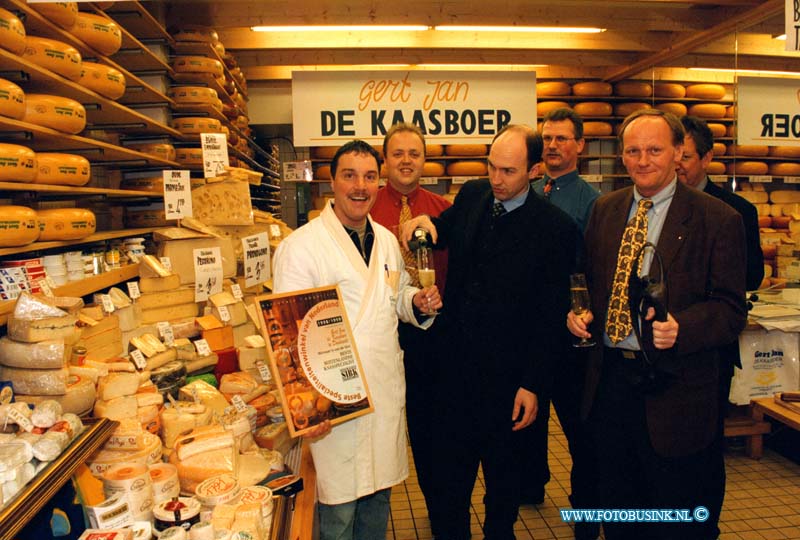 99042209.jpg - DE STEM VAN DORDT :DORDRECHT:22-04-1999:PRIJS VOOR GERT JAN DE KAAS BOER VRIESESTRAAT DORDRECHT VOOR ZIJN BESTE BUITENLANDSE KAZENDeze digitale foto blijft eigendom van FOTOPERSBURO BUSINK. Wij hanteren de voorwaarden van het N.V.F. en N.V.J. Gebruik van deze foto impliceert dat u bekend bent  en akkoord gaat met deze voorwaarden bij publicatie.EB/ETIENNE BUSINK