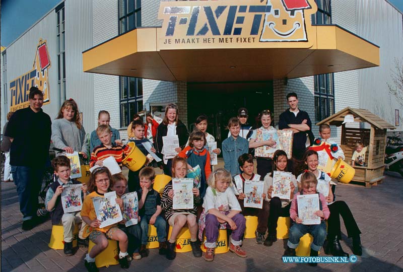 99042607.jpg - DE STEM VAN DORDT :DORDRECHT:26-04-1999:SIKKELSTRAAT FIXET DORDRECHT UITRIJKING PRIJZEN AAN KINDEREN.Deze digitale foto blijft eigendom van FOTOPERSBURO BUSINK. Wij hanteren de voorwaarden van het N.V.F. en N.V.J. Gebruik van deze foto impliceert dat u bekend bent  en akkoord gaat met deze voorwaarden bij publicatie.EB/ETIENNE BUSINK