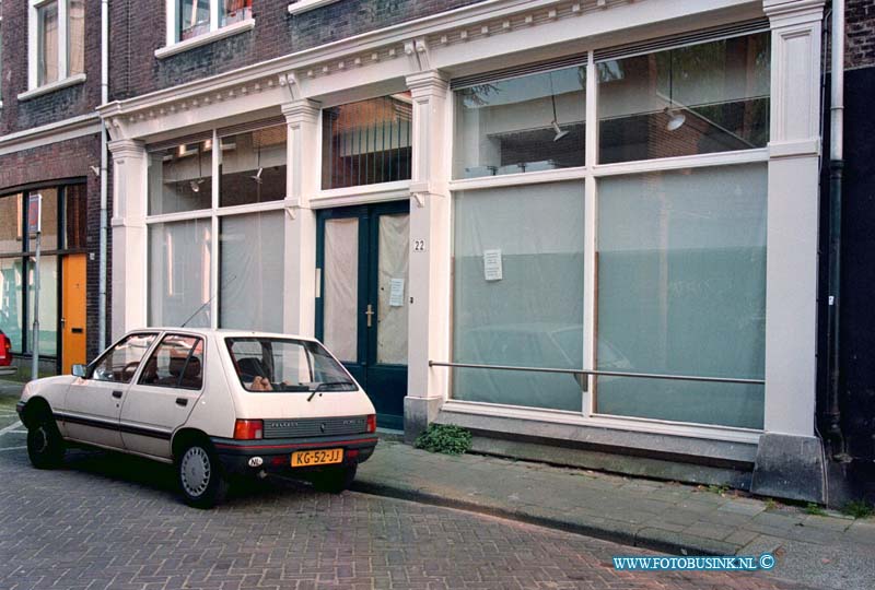 99042609.jpg - DE STEM VAN DORDT :DORDRECHT:26-04-1999:DORDRECDHT GRAVENSTRAAT 22 NIEUWE PAND IN VERBOUWING VOOR GEMEENTELIJK ARCHAOLOGISCHE DEPOT EN WERKRUIMTE.Deze digitale foto blijft eigendom van FOTOPERSBURO BUSINK. Wij hanteren de voorwaarden van het N.V.F. en N.V.J. Gebruik van deze foto impliceert dat u bekend bent  en akkoord gaat met deze voorwaarden bij publicatie.EB/ETIENNE BUSINK