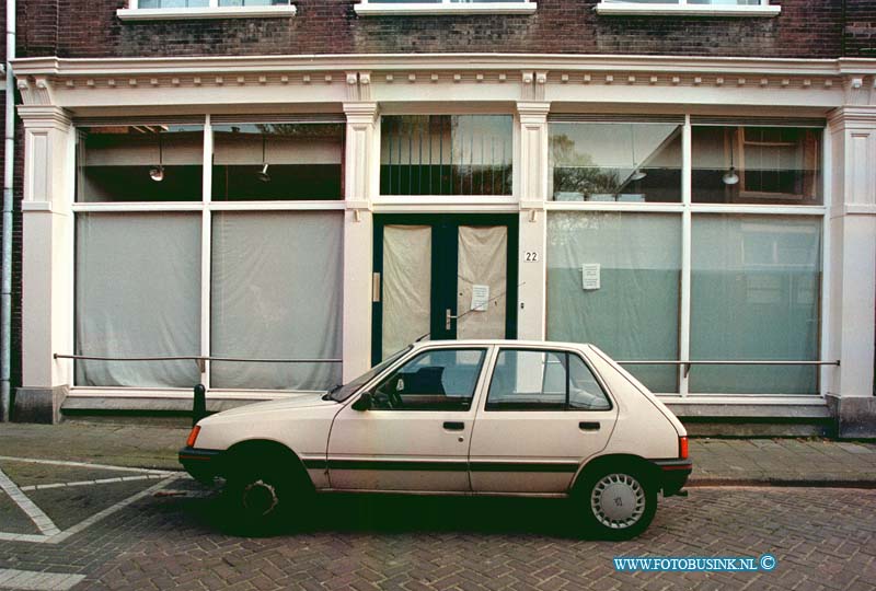 99042610.jpg - DE STEM VAN DORDT :DORDRECHT:26-04-1999:DORDRECDHT GRAVENSTRAAT 22 NIEUWE PAND IN VERBOUWING VOOR GEMEENTELIJK ARCHAOLOGISCHE DEPOT EN WERKRUIMTE.Deze digitale foto blijft eigendom van FOTOPERSBURO BUSINK. Wij hanteren de voorwaarden van het N.V.F. en N.V.J. Gebruik van deze foto impliceert dat u bekend bent  en akkoord gaat met deze voorwaarden bij publicatie.EB/ETIENNE BUSINK