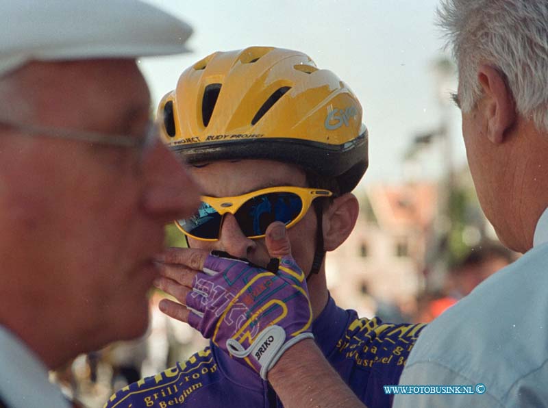 99043020.jpg - DE DORDTENAAR sport S'GRAVENDEEL:30-04-1999:WIELERONDE VAN S'GRAVENDEEL FHINNIS FOTO:Deze digitale foto blijft eigendom van FOTOPERSBURO BUSINK. Wij hanteren de voorwaarden van het N.V.F. en N.V.J. Gebruik van deze foto impliceert dat u bekend bent  en akkoord gaat met deze voorwaarden bij publicatie.EB/ETIENNE BUSINK