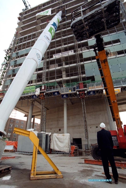 99050701.jpg - COBOUW :ROTTERDAM :07-05-1999:NIEUWE TOREN VAN KPN  NABIJ DE ERASMUSBRUG Deze digitale foto blijft eigendom van FOTOPERSBURO BUSINK. Wij hanteren de voorwaarden van het N.V.F. en N.V.J. Gebruik van deze foto impliceert dat u bekend bent  en akkoord gaat met deze voorwaarden bij publicatie.EB/ETIENNE BUSINK