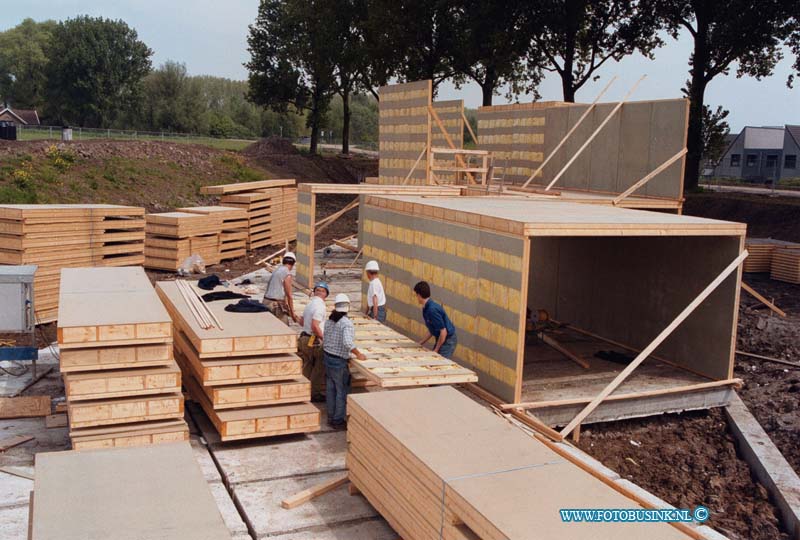 99050708.jpg - COBOUW :DORDRECHT:07-05-1999:HOUTKELETBOUW PROJEKT CHICO MENDESSRING STADSPOLDERS BP BOUW PARTNERS VAN ROSSUMDeze digitale foto blijft eigendom van FOTOPERSBURO BUSINK. Wij hanteren de voorwaarden van het N.V.F. en N.V.J. Gebruik van deze foto impliceert dat u bekend bent  en akkoord gaat met deze voorwaarden bij publicatie.EB/ETIENNE BUSINK