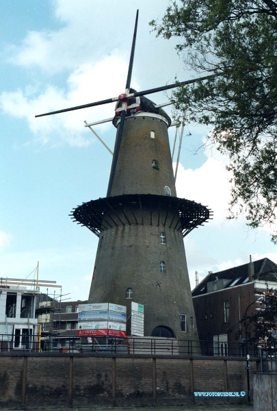 99050811.jpg - DE STEM VAN DORDT :DORDRECHT:08-05-1999:MOLEN NOORDENDIJK VOOR RESTAURATIEDeze digitale foto blijft eigendom van FOTOPERSBURO BUSINK. Wij hanteren de voorwaarden van het N.V.F. en N.V.J. Gebruik van deze foto impliceert dat u bekend bent  en akkoord gaat met deze voorwaarden bij publicatie.EB/ETIENNE BUSINK