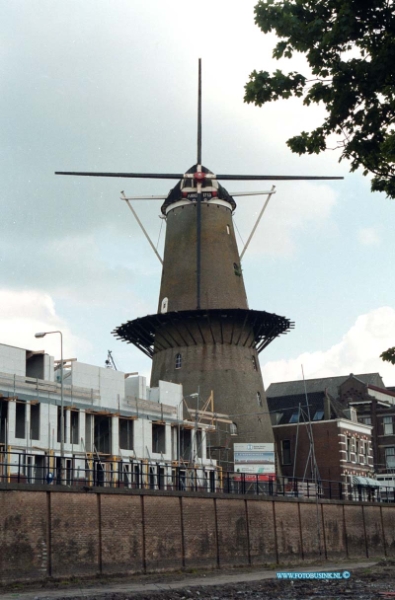 99050812.jpg - DE STEM VAN DORDT :DORDRECHT:08-05-1999:MOLEN NOORDENDIJK VOOR RESTAURATIEDeze digitale foto blijft eigendom van FOTOPERSBURO BUSINK. Wij hanteren de voorwaarden van het N.V.F. en N.V.J. Gebruik van deze foto impliceert dat u bekend bent  en akkoord gaat met deze voorwaarden bij publicatie.EB/ETIENNE BUSINK