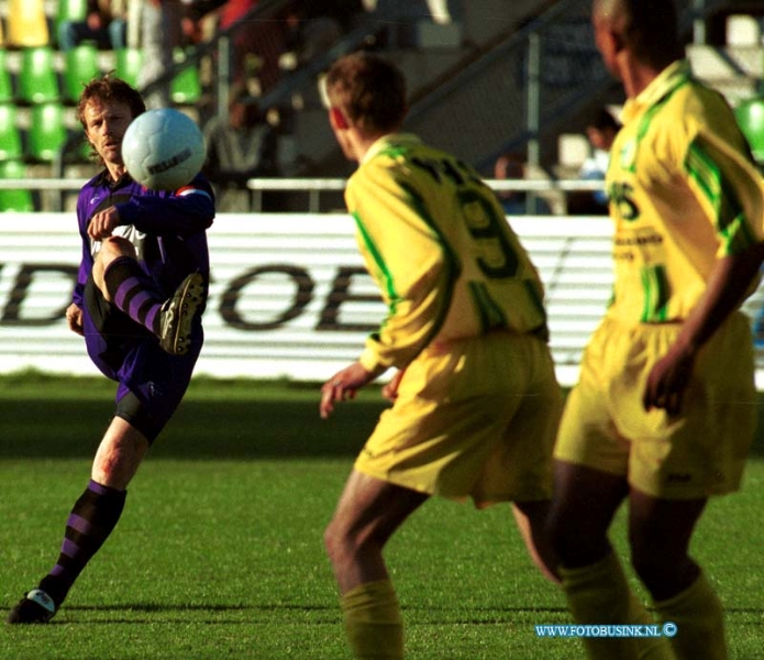 99051634.jpg - DE DORDTENAAR :Dordrecht :16-05-1999:westrijd voetbal dordt 90 tegen/............Deze digitale foto blijft eigendom van FOTOPERSBURO BUSINK. Wij hanteren de voorwaarden van het N.V.F. en N.V.J. Gebruik van deze foto impliceert dat u bekend bent  en akkoord gaat met deze voorwaarden bij publicatie.EB/ETIENNE BUSINK