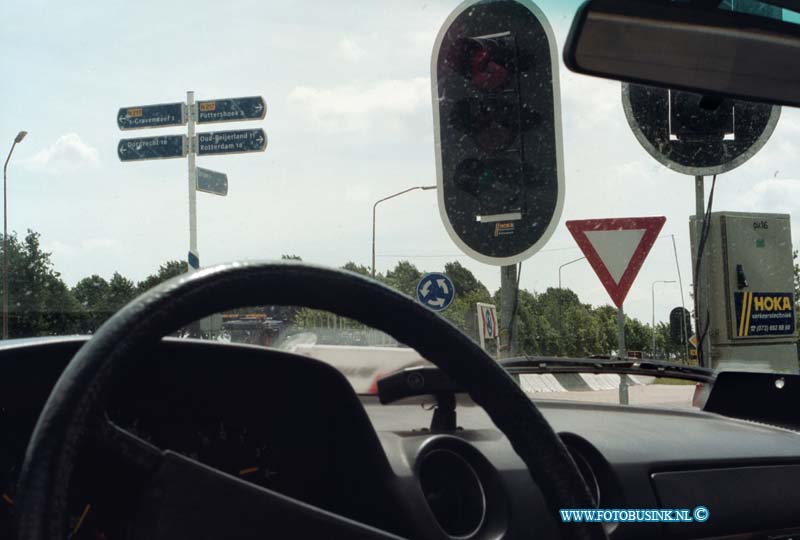 99052506.jpg - DE DORDTENAAR :MIJNSHERENLAND:25-05-1999:STOPLIOCHTEN OP DE PROVINCIALEWEG T/H VEN DE ROTONDE IVM WERKZAAMHEDEN AAN HET ASFALTDeze digitale foto blijft eigendom van FOTOPERSBURO BUSINK. Wij hanteren de voorwaarden van het N.V.F. en N.V.J. Gebruik van deze foto impliceert dat u bekend bent  en akkoord gaat met deze voorwaarden bij publicatie.EB/ETIENNE BUSINK