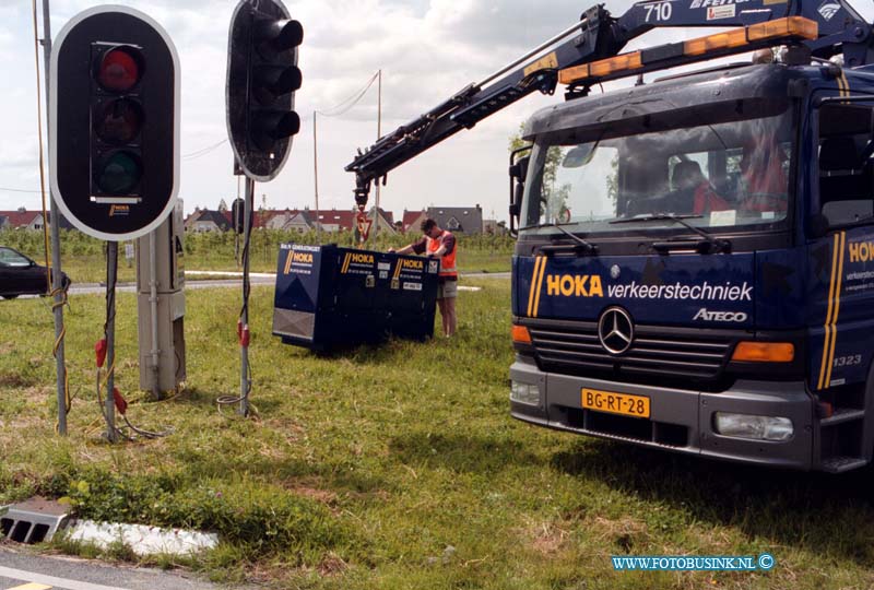 99052508.jpg - DE DORDTENAAR :MIJNSHERENLAND:25-05-1999:STOPLIOCHTEN OP DE PROVINCIALEWEG T/H VEN DE ROTONDE IVM WERKZAAMHEDEN AAN HET ASFALTDeze digitale foto blijft eigendom van FOTOPERSBURO BUSINK. Wij hanteren de voorwaarden van het N.V.F. en N.V.J. Gebruik van deze foto impliceert dat u bekend bent  en akkoord gaat met deze voorwaarden bij publicatie.EB/ETIENNE BUSINK