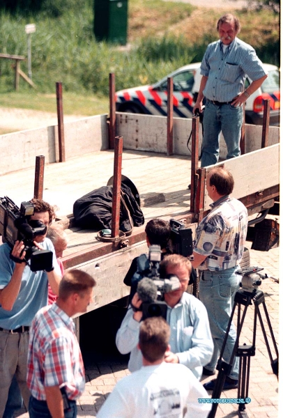 99052702.jpg - DE DORDTENAAR :DORDRECHT:27-05-1999:DE GROOSTE MEORIIET TER WERELD IS TE ZIEN BIJ MERCURUS SERRENWACHT DORDRECHT VOOR HET EERST IN NEDERLANDDeze digitale foto blijft eigendom van FOTOPERSBURO BUSINK. Wij hanteren de voorwaarden van het N.V.F. en N.V.J. Gebruik van deze foto impliceert dat u bekend bent  en akkoord gaat met deze voorwaarden bij publicatie.EB/ETIENNE BUSINK