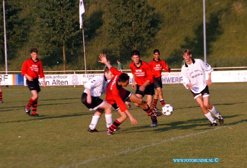 99052807.jpg - DE STEM VAN DORDT :DORDRECHT : 27-05-99VOETBAL WEDSTRIJD EBOH-ASWHDeze digitale foto blijft eigendom van FOTOPERSBURO BUSINK. Wij hanteren de voorwaarden van het N.V.F. en N.V.J. Gebruik van deze foto impliceert dat u bekend bent  en akkoord gaat met deze voorwaarden bij publicatie.EB/ETIENNE BUSINK