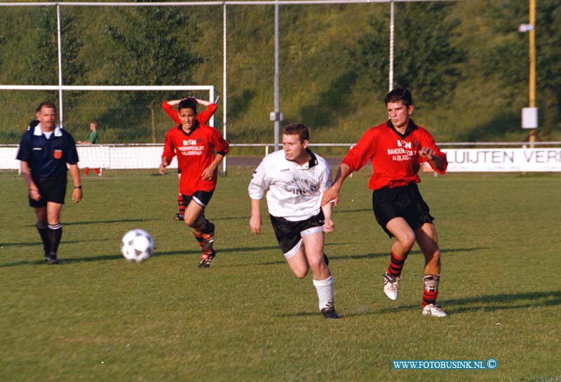 99052808.jpg - DE STEM VAN DORDT :DORDRECHT : 28-05-99VOETBAL WEDSTRIJD EBOH-ASWHDeze digitale foto blijft eigendom van FOTOPERSBURO BUSINK. Wij hanteren de voorwaarden van het N.V.F. en N.V.J. Gebruik van deze foto impliceert dat u bekend bent  en akkoord gaat met deze voorwaarden bij publicatie.EB/ETIENNE BUSINK