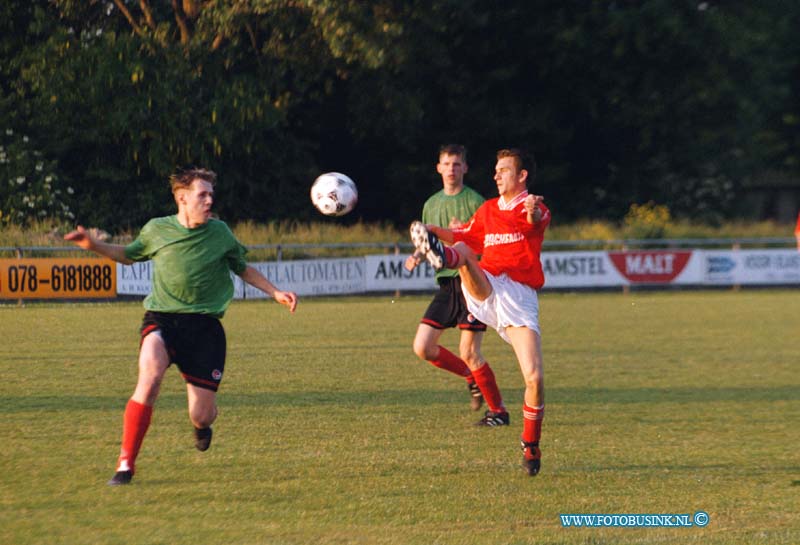 99052809.jpg - DE STEM VAN DORDT :DORDRECHT : 28-05-99VOETBAL WEDSTRIJD EBOH-ASWHDeze digitale foto blijft eigendom van FOTOPERSBURO BUSINK. Wij hanteren de voorwaarden van het N.V.F. en N.V.J. Gebruik van deze foto impliceert dat u bekend bent  en akkoord gaat met deze voorwaarden bij publicatie.EB/ETIENNE BUSINK