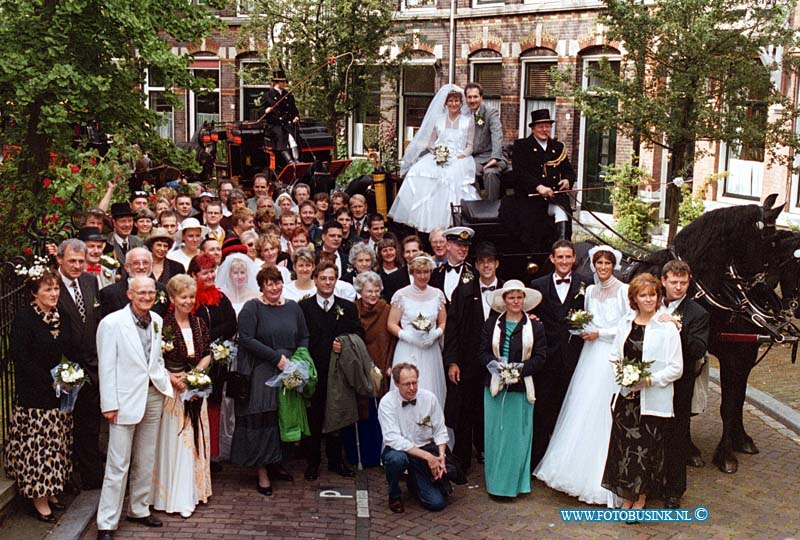 99060606.jpg - DE DORDTENAAR :DORDRECHT:06-06-1999:40 BRUIDSPAREN VIEREN 12,5 HUWELIJK VAN THERA EN JOOST VAN KESSEL ROZEHOF DORDRECHTDeze digitale foto blijft eigendom van FOTOPERSBURO BUSINK. Wij hanteren de voorwaarden van het N.V.F. en N.V.J. Gebruik van deze foto impliceert dat u bekend bent  en akkoord gaat met deze voorwaarden bij publicatie.EB/ETIENNE BUSINK