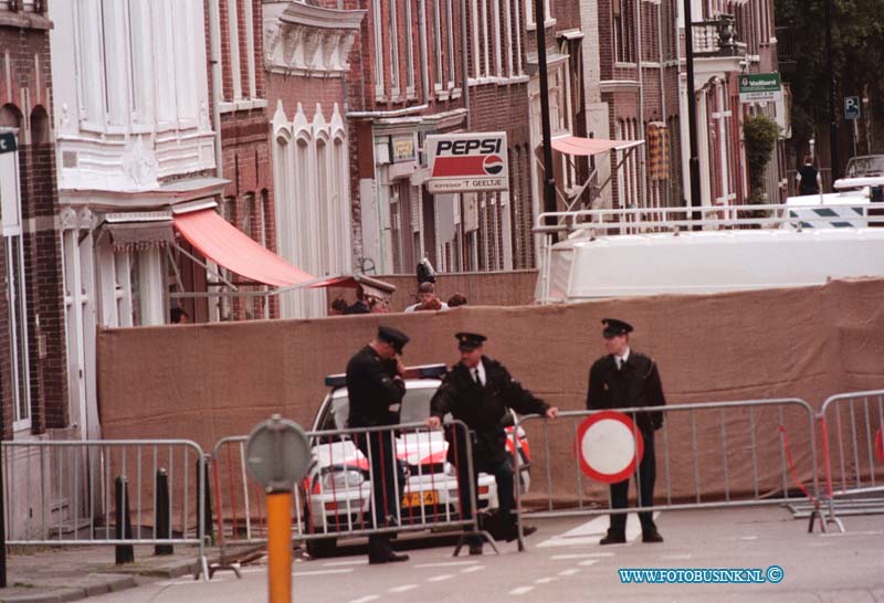 99060902.jpg - LOCOM :DORDRECHT : 09-06-1999RECONSTRUCTIE STEEKPARTIJ TURKSEBAKKER EN GROENTEZAAKDeze digitale foto blijft eigendom van FOTOPERSBURO BUSINK. Wij hanteren de voorwaarden van het N.V.F. en N.V.J. Gebruik van deze foto impliceert dat u bekend bent  en akkoord gaat met deze voorwaarden bij publicatie.EB/ETIENNE BUSINK