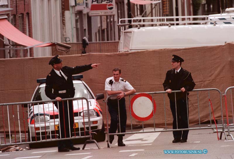 99060904.jpg - DE DORDTENAAR :DORDRECHT : 09-06-1999RECONSTRUCTIE DODELIJKE STEEKPARTIJ TURKSE BAKKER EN GROENTEZAAKDeze digitale foto blijft eigendom van FOTOPERSBURO BUSINK. Wij hanteren de voorwaarden van het N.V.F. en N.V.J. Gebruik van deze foto impliceert dat u bekend bent  en akkoord gaat met deze voorwaarden bij publicatie.EB/ETIENNE BUSINK