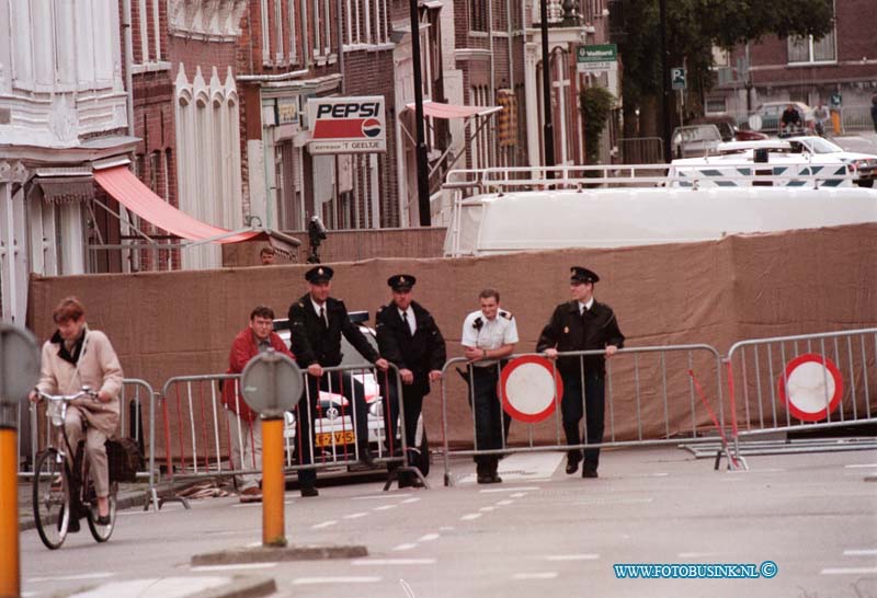 99060906.jpg - DE STEM VAN DORDT :DORDRECHT : 09-06-1999RECONSTRUCTIE DODELIJKE STEEKPARTIJ TURKSE BAKKER EN GROENTEZAAKDeze digitale foto blijft eigendom van FOTOPERSBURO BUSINK. Wij hanteren de voorwaarden van het N.V.F. en N.V.J. Gebruik van deze foto impliceert dat u bekend bent  en akkoord gaat met deze voorwaarden bij publicatie.EB/ETIENNE BUSINK