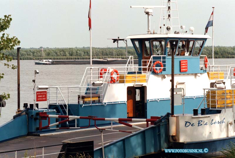 99061002.jpg - DE DORDTENAAR :KOP VAN HET LAND: 10-06-1999AANVAARING VEERBOOT DORDRECHT WERKENDAMDeze digitale foto blijft eigendom van FOTOPERSBURO BUSINK. Wij hanteren de voorwaarden van het N.V.F. en N.V.J. Gebruik van deze foto impliceert dat u bekend bent  en akkoord gaat met deze voorwaarden bij publicatie.EB/ETIENNE BUSINK