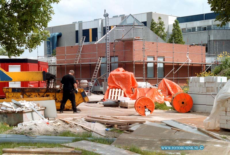 99061008.jpg - DE DORDTENAAR :ZWIJNDRECHT : 10-06-1999ZWIJNDRECHT LANGEWEG JACOBUS ZIEKENHUIS  BOUW KAPPELDeze digitale foto blijft eigendom van FOTOPERSBURO BUSINK. Wij hanteren de voorwaarden van het N.V.F. en N.V.J. Gebruik van deze foto impliceert dat u bekend bent  en akkoord gaat met deze voorwaarden bij publicatie.EB/ETIENNE BUSINK