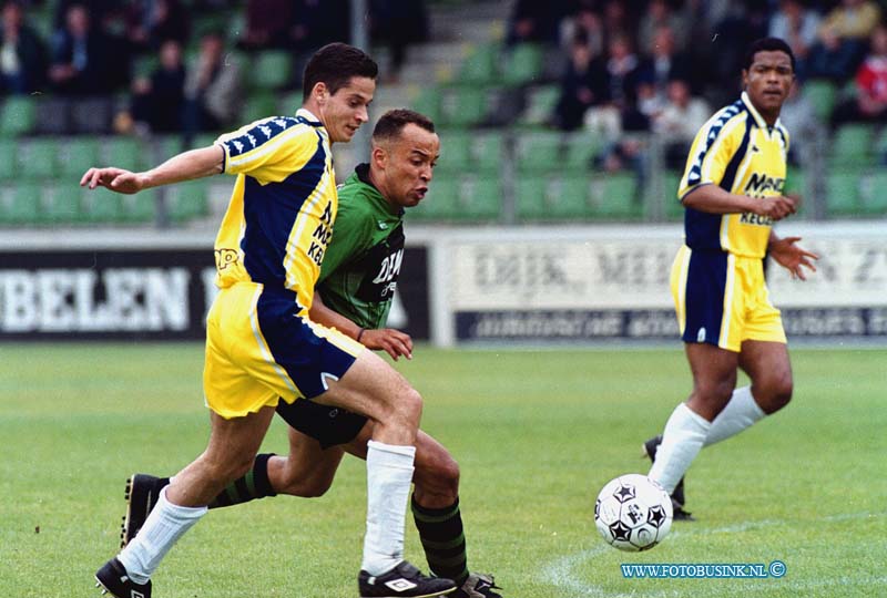 99061301.jpg - WFA :DORDRECHT : 13-06-1999VOETBAL WEDSTRIJD DORDRECHT 90 /ZWOLLEDeze digitale foto blijft eigendom van FOTOPERSBURO BUSINK. Wij hanteren de voorwaarden van het N.V.F. en N.V.J. Gebruik van deze foto impliceert dat u bekend bent  en akkoord gaat met deze voorwaarden bij publicatie.EB/ETIENNE BUSINK