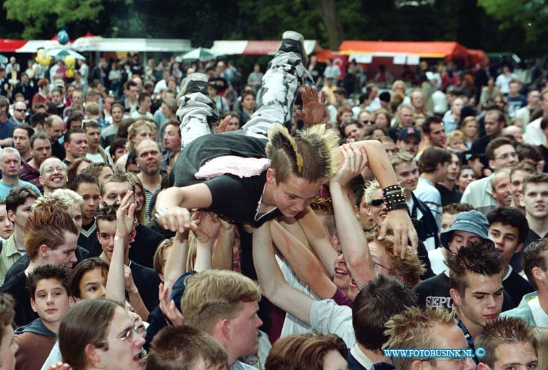 99061308.jpg - DE DORDTENAAR :DORDRECHT : 13-06-1999WANTIJPOP ZATERDAG MIDDAG DORDRECHTDeze digitale foto blijft eigendom van FOTOPERSBURO BUSINK. Wij hanteren de voorwaarden van het N.V.F. en N.V.J. Gebruik van deze foto impliceert dat u bekend bent  en akkoord gaat met deze voorwaarden bij publicatie.EB/ETIENNE BUSINK