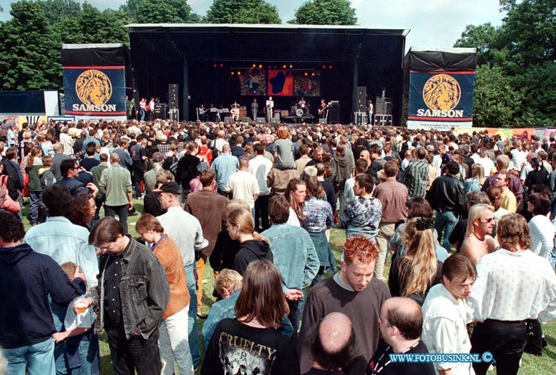 99061312.jpg - DE DORDTENAAR :DORDRECHT : 13-06-1999WANTIJPOP ZATERDAG MIDDAG DORDRECHTDeze digitale foto blijft eigendom van FOTOPERSBURO BUSINK. Wij hanteren de voorwaarden van het N.V.F. en N.V.J. Gebruik van deze foto impliceert dat u bekend bent  en akkoord gaat met deze voorwaarden bij publicatie.EB/ETIENNE BUSINK