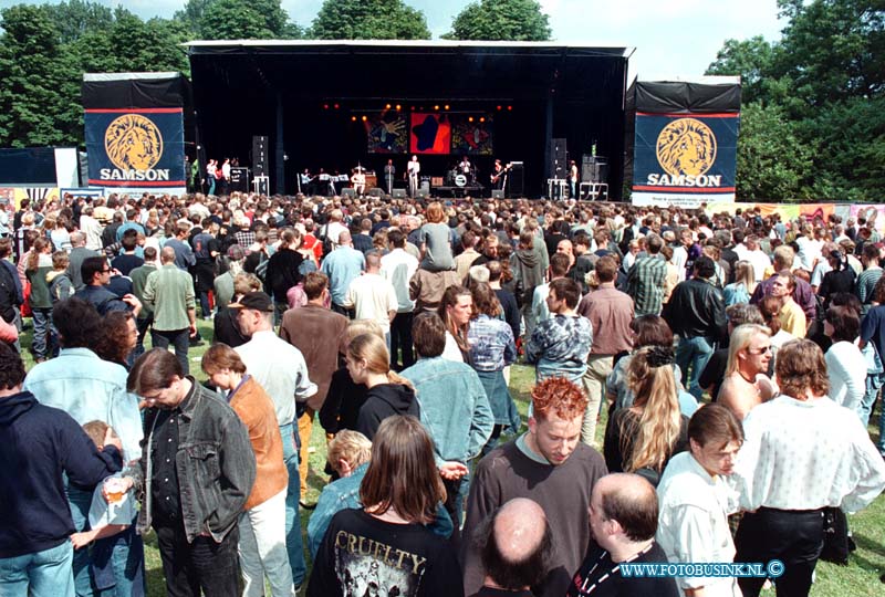 99061315.jpg - DE STEM VAN DORDT :dordrecht : 12-06-1999wantijpop 1999 dordrechtDeze digitale foto blijft eigendom van FOTOPERSBURO BUSINK. Wij hanteren de voorwaarden van het N.V.F. en N.V.J. Gebruik van deze foto impliceert dat u bekend bent  en akkoord gaat met deze voorwaarden bij publicatie.EB/ETIENNE BUSINK