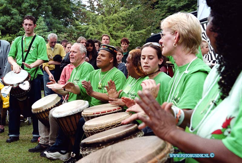 99061318.jpg - DE STEM VAN DORDT :dordrecht : 13-06-1999rainbow festival dordrecht 1999Deze digitale foto blijft eigendom van FOTOPERSBURO BUSINK. Wij hanteren de voorwaarden van het N.V.F. en N.V.J. Gebruik van deze foto impliceert dat u bekend bent  en akkoord gaat met deze voorwaarden bij publicatie.EB/ETIENNE BUSINK