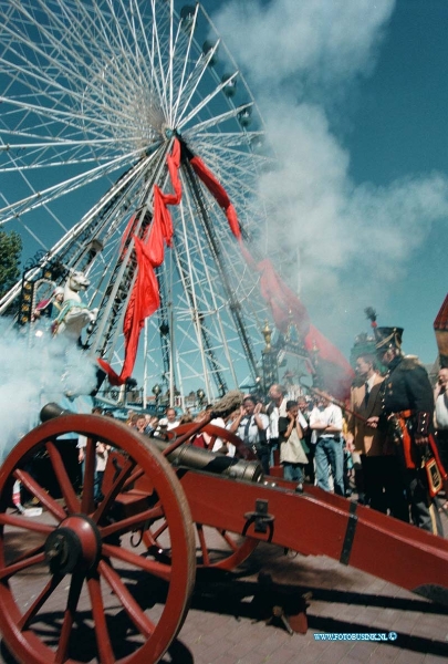 99061901.jpg - DE DORDTENAAR :dordrecht:19-06-1999:dordste zomer kermis 1999 op de spuiboulebard met euse radDeze digitale foto blijft eigendom van FOTOPERSBURO BUSINK. Wij hanteren de voorwaarden van het N.V.F. en N.V.J. Gebruik van deze foto impliceert dat u bekend bent  en akkoord gaat met deze voorwaarden bij publicatie.EB/ETIENNE BUSINK