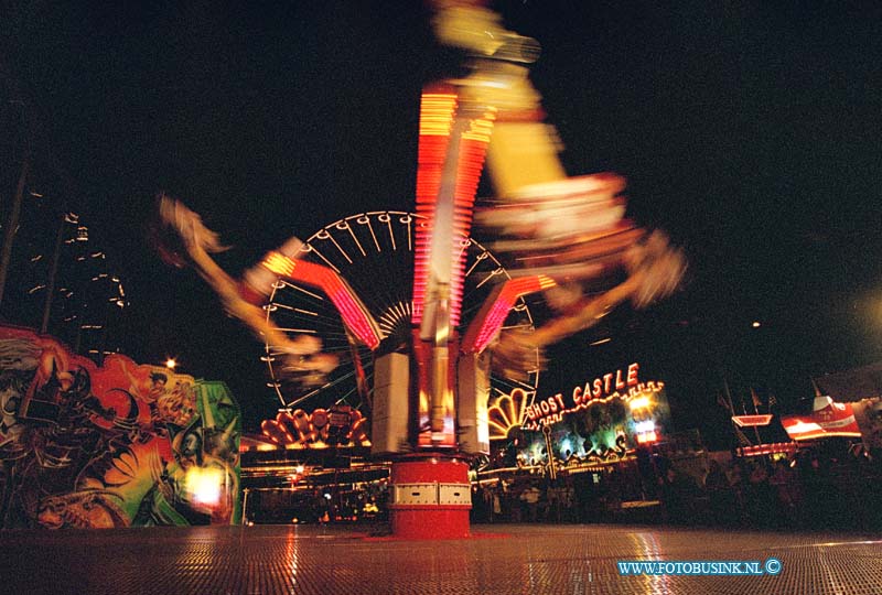 99062002.jpg - DE DORDTENAAR :dordrecht:20-06-1999:dodrste zomer kermis 1999 op de spuiboulebard met euse radDeze digitale foto blijft eigendom van FOTOPERSBURO BUSINK. Wij hanteren de voorwaarden van het N.V.F. en N.V.J. Gebruik van deze foto impliceert dat u bekend bent  en akkoord gaat met deze voorwaarden bij publicatie.EB/ETIENNE BUSINK