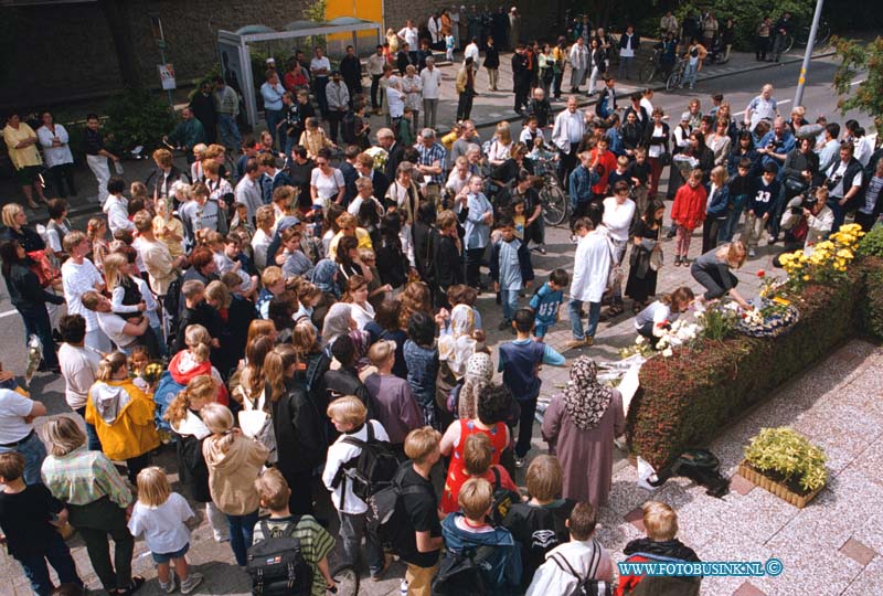 99062404.jpg - WFA :ZWIJDRECHTHERDENKING FATALE SCHIET PARTIJ IN DE MERELSTRAATDeze digitale foto blijft eigendom van FOTOPERSBURO BUSINK. Wij hanteren de voorwaarden van het N.V.F. en N.V.J. Gebruik van deze foto impliceert dat u bekend bent  en akkoord gaat met deze voorwaarden bij publicatie.EB/ETIENNE BUSINK