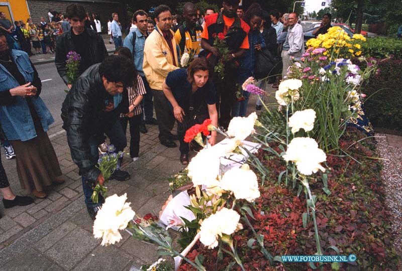 99062410.jpg - DE DORDTENAAR :ZWIJDRECHTHERDENKING FATALE SCHIET PARTIJ IN DE MERELSTRAATDeze digitale foto blijft eigendom van FOTOPERSBURO BUSINK. Wij hanteren de voorwaarden van het N.V.F. en N.V.J. Gebruik van deze foto impliceert dat u bekend bent  en akkoord gaat met deze voorwaarden bij publicatie.EB/ETIENNE BUSINK