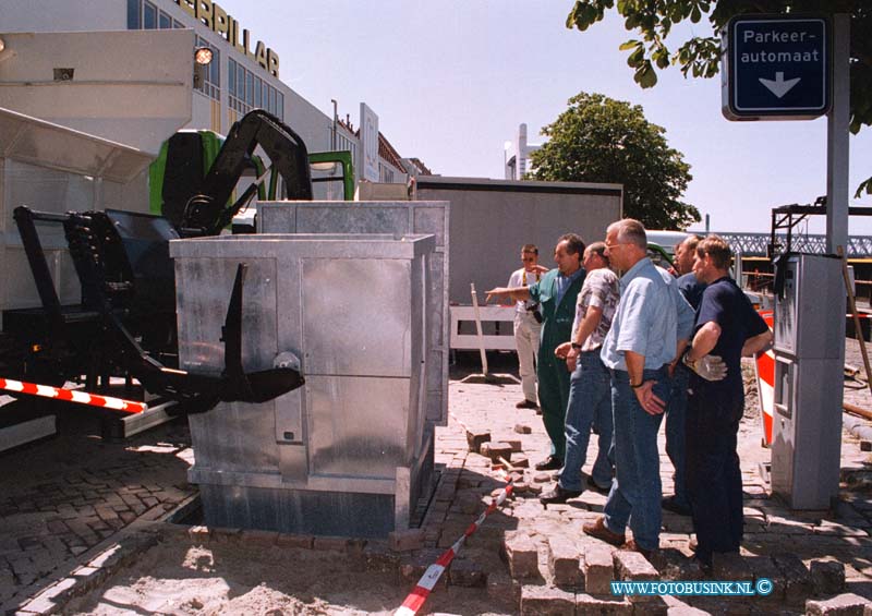 99062511.jpg - NETWERK/STADSVERVOER :25-06-1999nieuw systeem wordt getest en nieuwe vuilstrot bakken in dordtDeze digitale foto blijft eigendom van FOTOPERSBURO BUSINK. Wij hanteren de voorwaarden van het N.V.F. en N.V.J. Gebruik van deze foto impliceert dat u bekend bent  en akkoord gaat met deze voorwaarden bij publicatie.EB/ETIENNE BUSINK