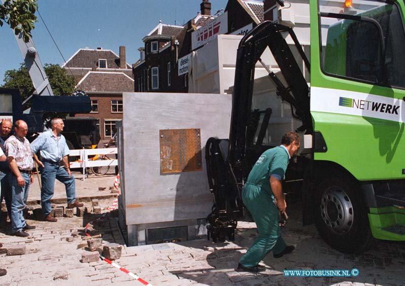 99062512.jpg - NETWERK/STADSVERVOER :25-06-1999nieuw systeem wordt getest en nieuwe vuilstrot bakken in dordtDeze digitale foto blijft eigendom van FOTOPERSBURO BUSINK. Wij hanteren de voorwaarden van het N.V.F. en N.V.J. Gebruik van deze foto impliceert dat u bekend bent  en akkoord gaat met deze voorwaarden bij publicatie.EB/ETIENNE BUSINK