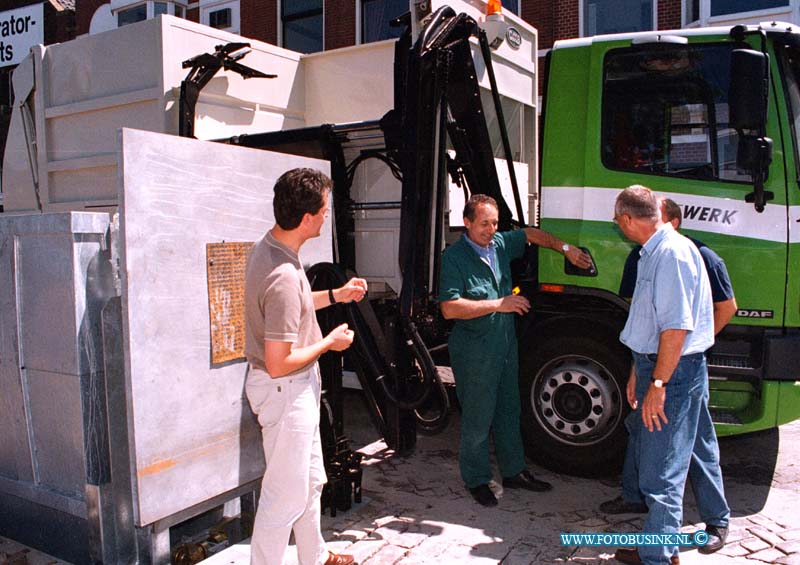 99062514.jpg - NETWERK/STADSVERVOER :25-06-1999nieuw systeem wordt getest en nieuwe vuilstrot bakken in dordtDeze digitale foto blijft eigendom van FOTOPERSBURO BUSINK. Wij hanteren de voorwaarden van het N.V.F. en N.V.J. Gebruik van deze foto impliceert dat u bekend bent  en akkoord gaat met deze voorwaarden bij publicatie.EB/ETIENNE BUSINK