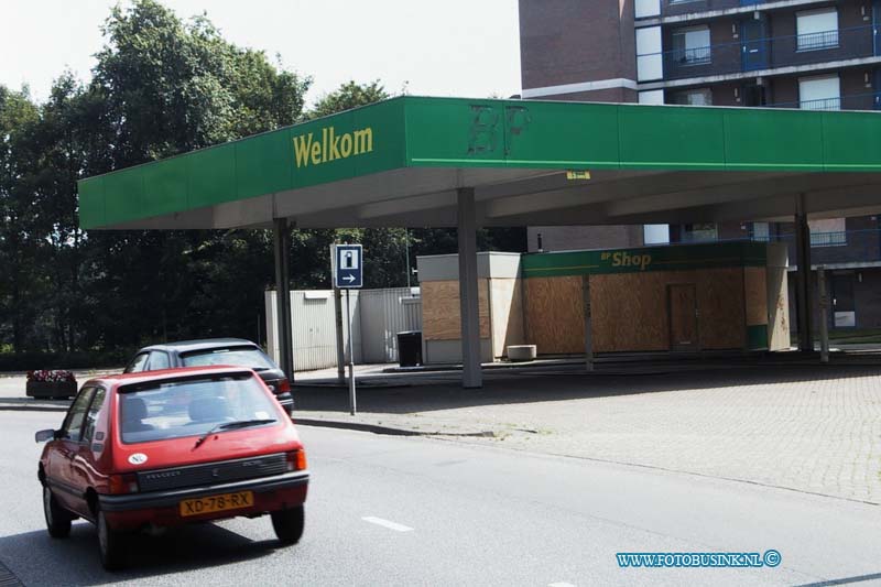 99070714.jpg - DE DORDTENAAR :dordrecht : 07-07-1999dordrecht door de mileuheffing zijn een aantal bezinepompen genoodzaakt om de zaak of tesluiten of grondig te verbouwenDeze digitale foto blijft eigendom van FOTOPERSBURO BUSINK. Wij hanteren de voorwaarden van het N.V.F. en N.V.J. Gebruik van deze foto impliceert dat u bekend bent  en akkoord gaat met deze voorwaarden bij publicatie.EB/ETIENNE BUSINK