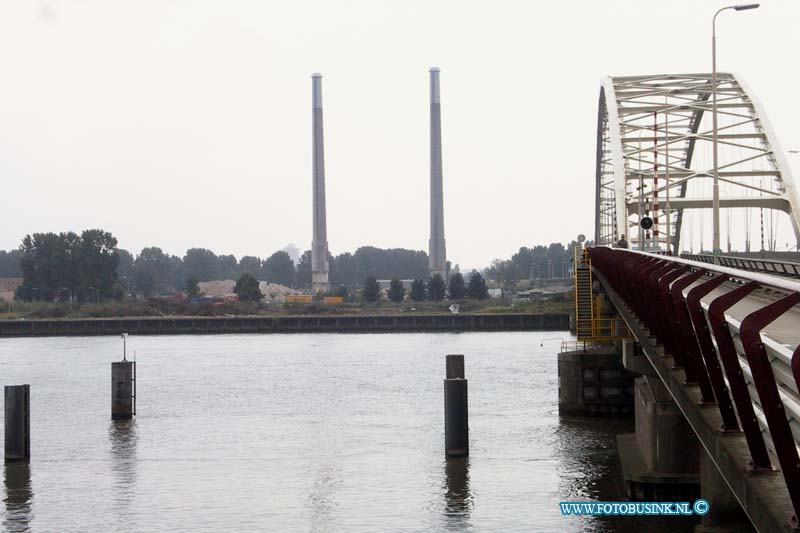 99071705.jpg - DE MERWESTEIJN :Dordrecht:17-07-1999:het aan zicht van af de rivier van het oude ezh terrein baanhoekweg/mewredestraat/kerkeplaatDeze digitale foto blijft eigendom van FOTOPERSBURO BUSINK. Wij hanteren de voorwaarden van het N.V.F. en N.V.J. Gebruik van deze foto impliceert dat u bekend bent  en akkoord gaat met deze voorwaarden bij publicatie.EB/ETIENNE BUSINK