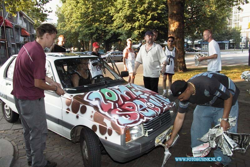 99071817.jpg - DE DORDTENAAR :Dordrecht:18-07-1999:jongeren jip projekt tegen verveling oin de vakantie singel 272 dordrechtDeze digitale foto blijft eigendom van FOTOPERSBURO BUSINK. Wij hanteren de voorwaarden van het N.V.F. en N.V.J. Gebruik van deze foto impliceert dat u bekend bent  en akkoord gaat met deze voorwaarden bij publicatie.EB/ETIENNE BUSINK