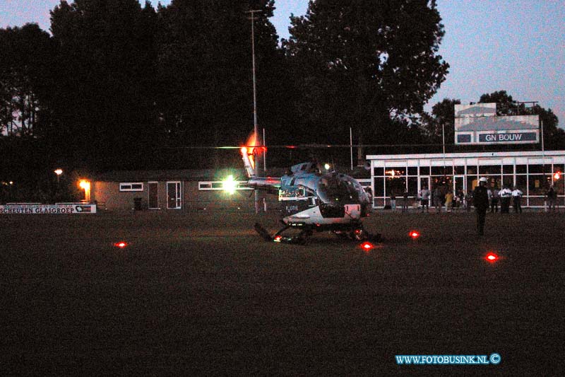 99072003.jpg - HET ROTTERDAMS DAGBLAD :Dordrecht:20-07-1999:politie zhzh schaf als eerste korps in nederland lichtbakens aan de zo geheten turbo flaresDeze digitale foto blijft eigendom van FOTOPERSBURO BUSINK. Wij hanteren de voorwaarden van het N.V.F. en N.V.J. Gebruik van deze foto impliceert dat u bekend bent  en akkoord gaat met deze voorwaarden bij publicatie.EB/ETIENNE BUSINK