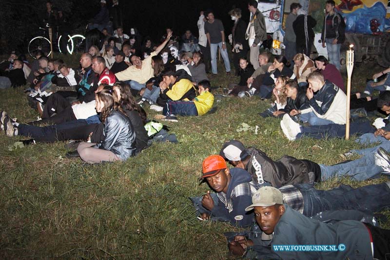 99072317.jpg - DE STEM VAN DORDT :Dordrecht:23-07-1999:de nigjt of horror in het wantij park dordrcht door het jip georganizeerd in same3n werking met natan van cafe de vrijheidDeze digitale foto blijft eigendom van FOTOPERSBURO BUSINK. Wij hanteren de voorwaarden van het N.V.F. en N.V.J. Gebruik van deze foto impliceert dat u bekend bent  en akkoord gaat met deze voorwaarden bij publicatie.EB/ETIENNE BUSINK