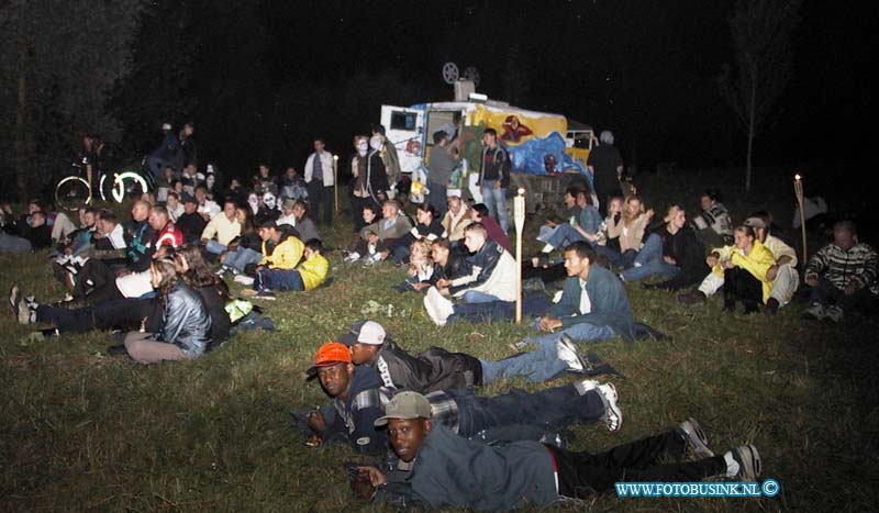 99072318.jpg - DE STEM VAN DORDT :Dordrecht:23-07-1999:de nigjt of horror in het wantij park dordrcht door het jip georganizeerd in same3n werking met natan van cafe de vrijheidDeze digitale foto blijft eigendom van FOTOPERSBURO BUSINK. Wij hanteren de voorwaarden van het N.V.F. en N.V.J. Gebruik van deze foto impliceert dat u bekend bent  en akkoord gaat met deze voorwaarden bij publicatie.EB/ETIENNE BUSINK