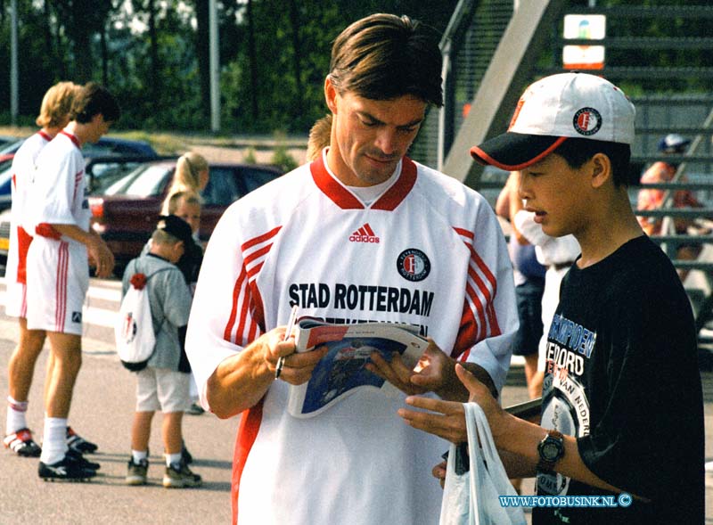 99073113.jpg - PERSPEKTIEF FEYENOORD :Rotterdam :31-07-1999:nieuwe feyenoord speler de visser tijdens de training nabij het feyenoord stationDeze digitale foto blijft eigendom van FOTOPERSBURO BUSINK. Wij hanteren de voorwaarden van het N.V.F. en N.V.J. Gebruik van deze foto impliceert dat u bekend bent  en akkoord gaat met deze voorwaarden bij publicatie.EB/ETIENNE BUSINK