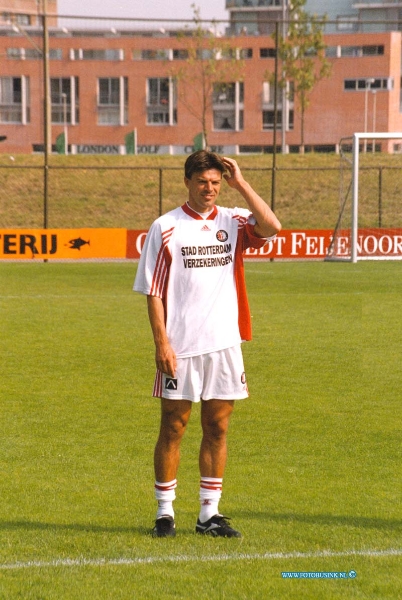 99073114.jpg - PERSPEKTIEF FEYENOORD :Rotterdam :31-07-1999:nieuwe feyenoord speler de visser tijdens de training nabij het feyenoord stationDeze digitale foto blijft eigendom van FOTOPERSBURO BUSINK. Wij hanteren de voorwaarden van het N.V.F. en N.V.J. Gebruik van deze foto impliceert dat u bekend bent  en akkoord gaat met deze voorwaarden bij publicatie.EB/ETIENNE BUSINK