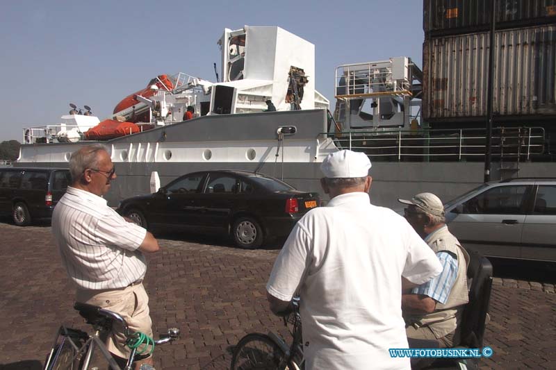 99080214.jpg - DE DORDTENAAR :Dordrecvht:02-08-1999:aanvaaring door schip tegen spoorbrug dordrecht/zwijndrecht op de oudemaas 4 zwaar gewonden.Deze digitale foto blijft eigendom van FOTOPERSBURO BUSINK. Wij hanteren de voorwaarden van het N.V.F. en N.V.J. Gebruik van deze foto impliceert dat u bekend bent  en akkoord gaat met deze voorwaarden bij publicatie.EB/ETIENNE BUSINK