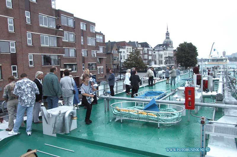 99080703.jpg - SCHUTTEVAER :Dordrecht:07-08-1999:de doop van het motortankschip heliodor aan de merwekade te dordrecht door fam hubersDeze digitale foto blijft eigendom van FOTOPERSBURO BUSINK. Wij hanteren de voorwaarden van het N.V.F. en N.V.J. Gebruik van deze foto impliceert dat u bekend bent  en akkoord gaat met deze voorwaarden bij publicatie.EB/ETIENNE BUSINK