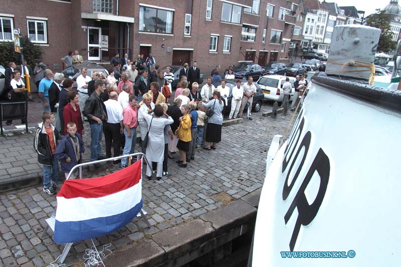 99080704.jpg - SCHUTTEVAER :Dordrecht:07-08-1999:de doop van het motortankschip heliodor aan de merwekade te dordrecht door fam hubersDeze digitale foto blijft eigendom van FOTOPERSBURO BUSINK. Wij hanteren de voorwaarden van het N.V.F. en N.V.J. Gebruik van deze foto impliceert dat u bekend bent  en akkoord gaat met deze voorwaarden bij publicatie.EB/ETIENNE BUSINK