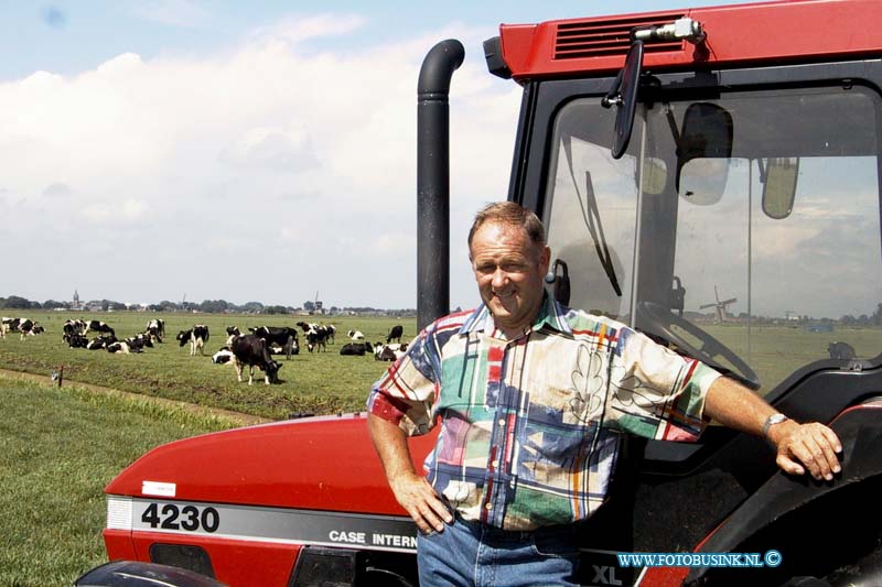 99080903.jpg - WLTO/WESTWEEK :Brnadwijk :09-08-1999:dhr j den besten brandwijksedijk 49 brandwijkDeze digitale foto blijft eigendom van FOTOPERSBURO BUSINK. Wij hanteren de voorwaarden van het N.V.F. en N.V.J. Gebruik van deze foto impliceert dat u bekend bent  en akkoord gaat met deze voorwaarden bij publicatie.EB/ETIENNE BUSINK